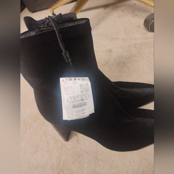 Zara Sleek Black Heeled Boots - Picture 7 of 8